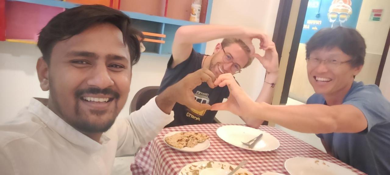 Travel Monkey Hostel Agra  Buitenkant foto