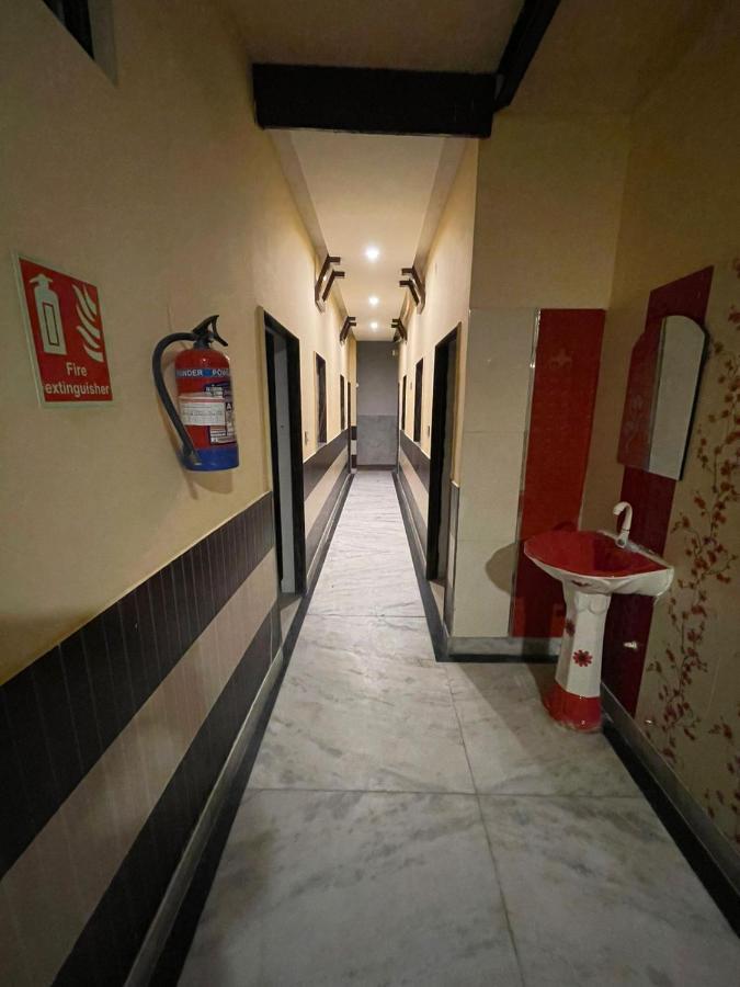 Travel Monkey Hostel Agra  Buitenkant foto