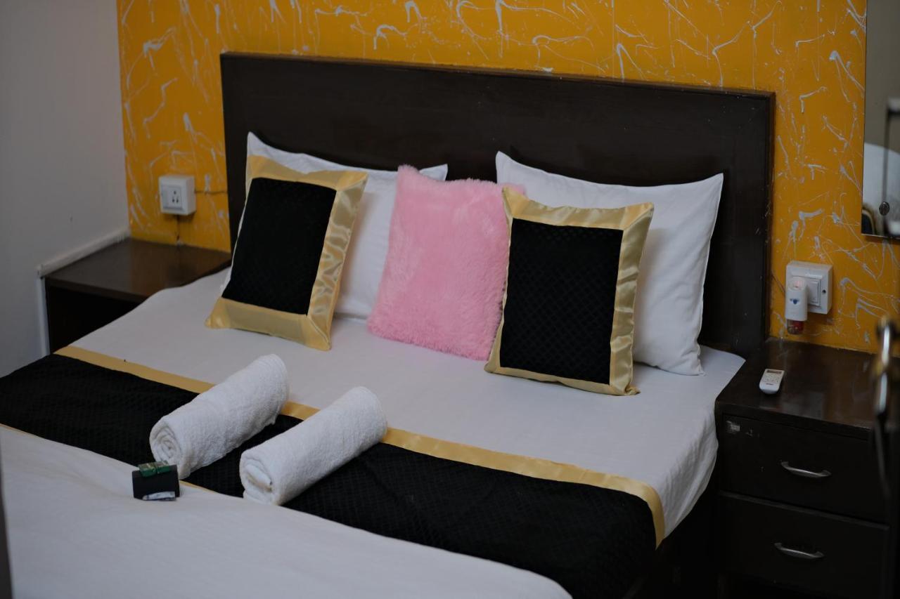 Travel Monkey Hostel Agra  Buitenkant foto