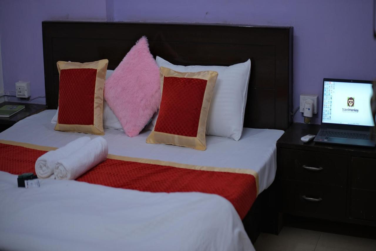 Travel Monkey Hostel Agra  Buitenkant foto