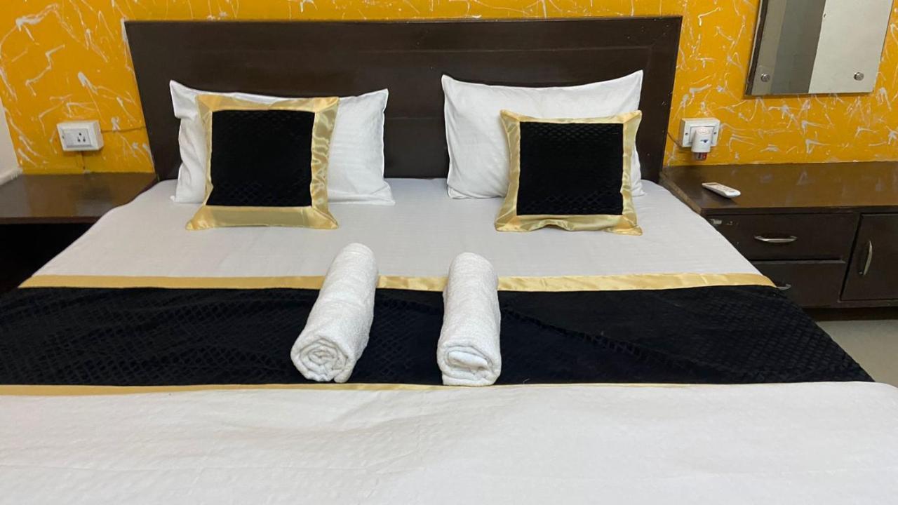 Travel Monkey Hostel Agra  Buitenkant foto