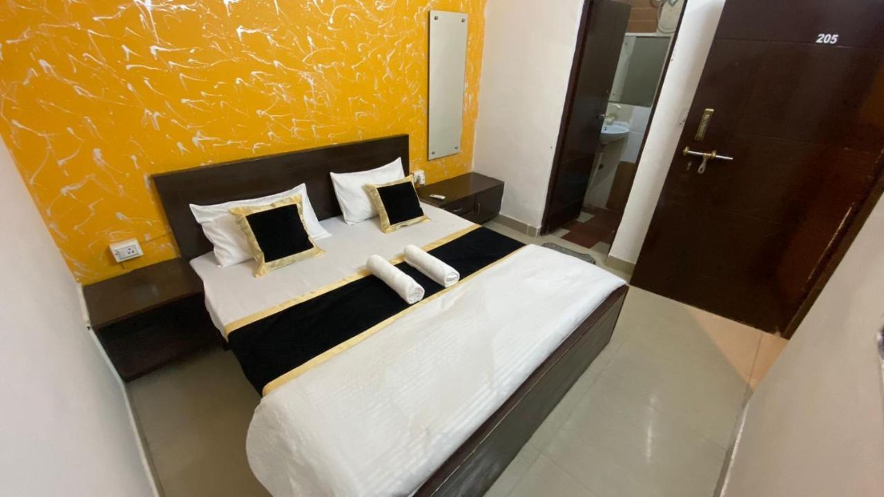 Travel Monkey Hostel Agra  Buitenkant foto