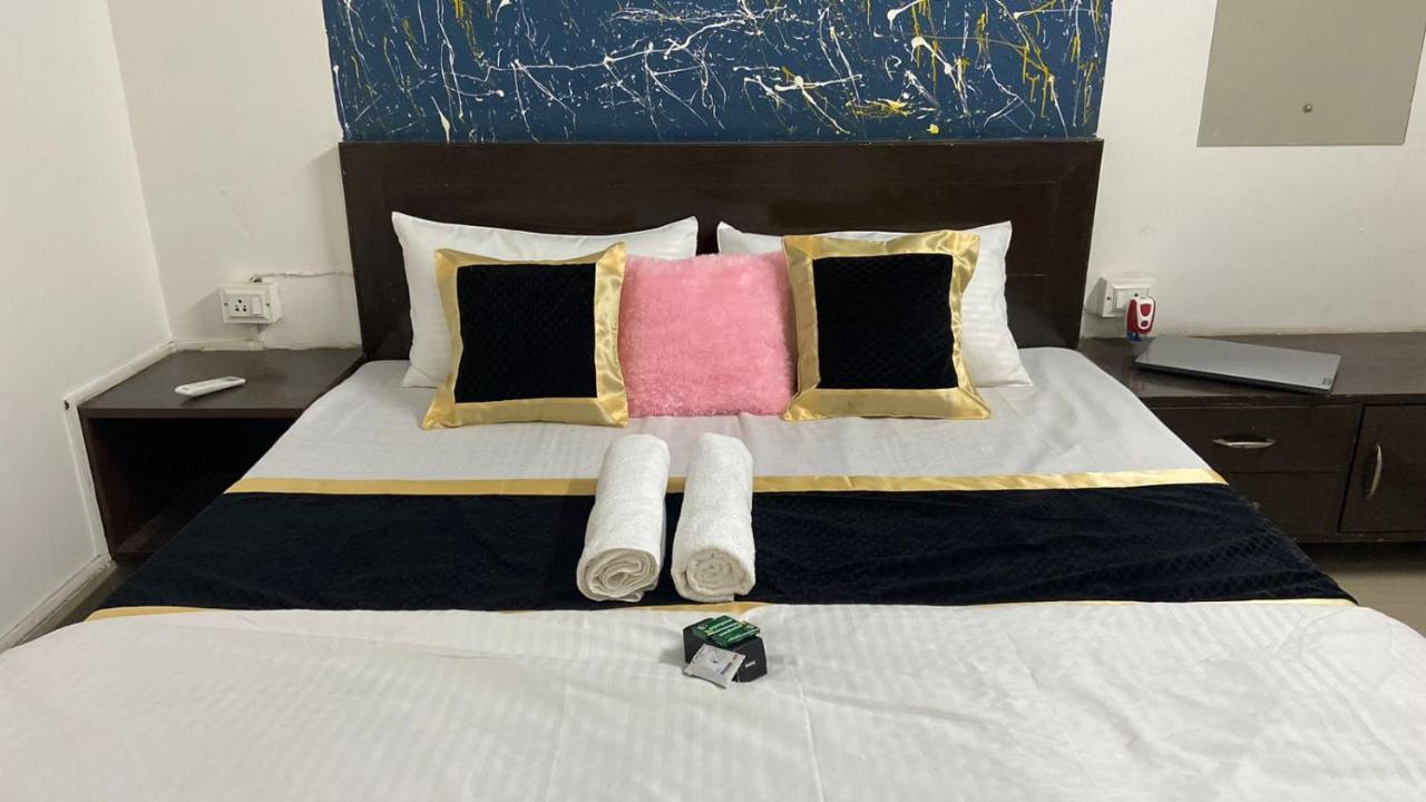 Travel Monkey Hostel Agra  Buitenkant foto