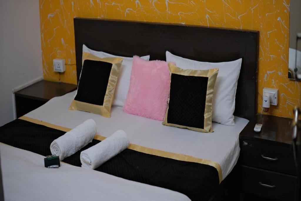 Travel Monkey Hostel Agra  Buitenkant foto
